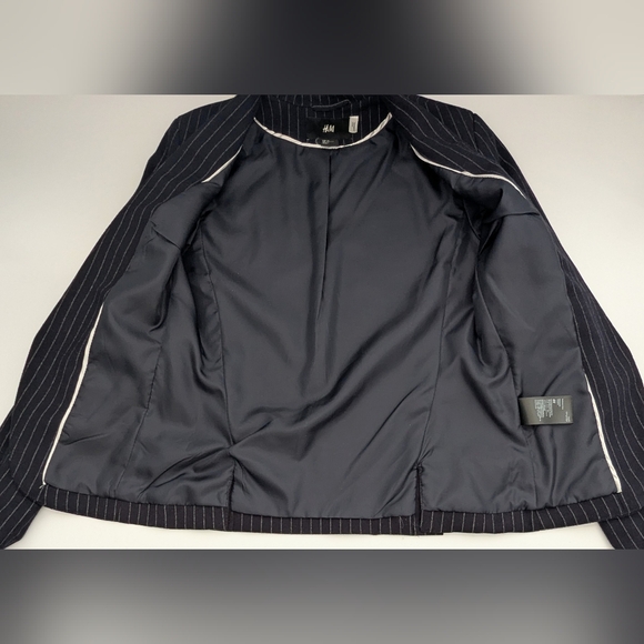 H&M Women's (Size 2) Navy/White Lined Pinstripe Blazer/Jacket - Picture 5 of 15